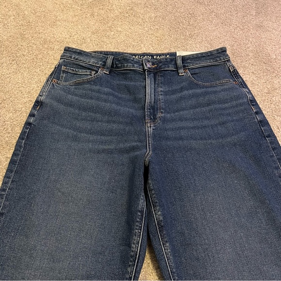 AE high rise Mom Jean - Picture 3 of 8